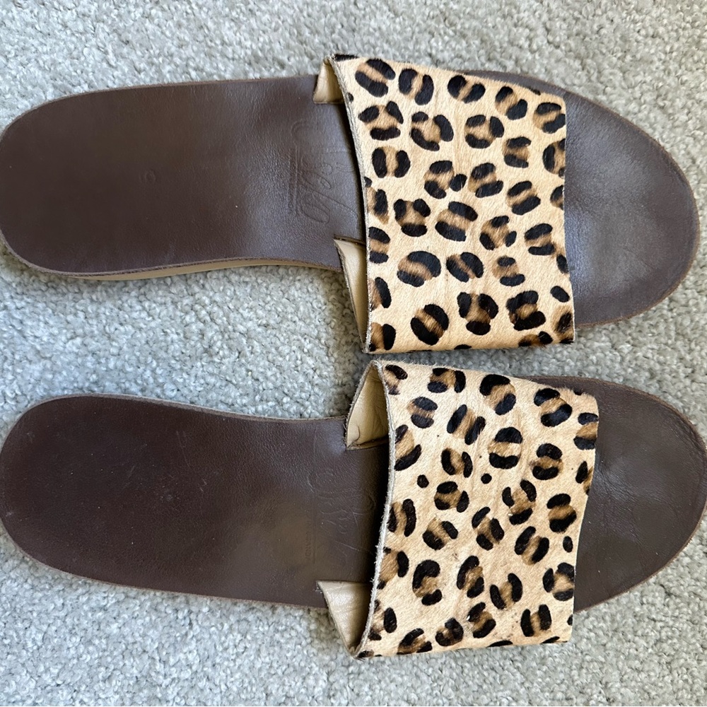 Sseko Classic slide sandal size 9 like new condition with leather leopard upper